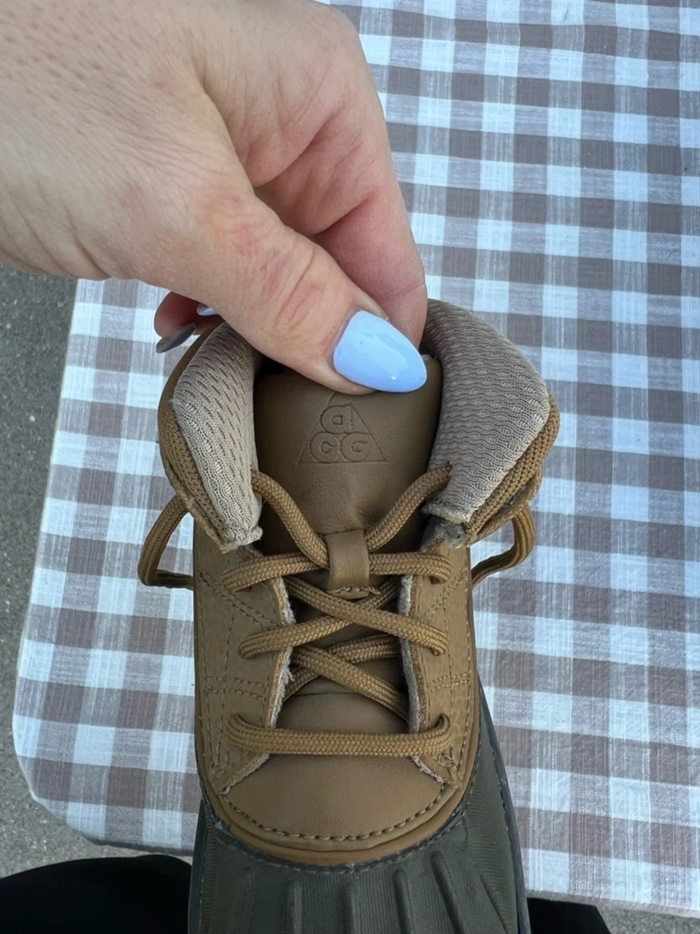 Nike Kids Olive Green and Brown Outdoor Boots
